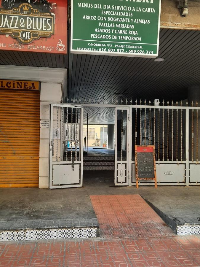Студия На Белоснежном Пляже Los Locos Torrevieja Zewnętrze zdjęcie